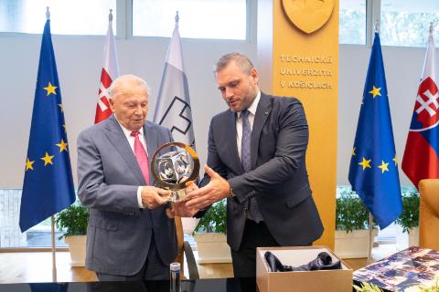 Technická univerzita v Košiciach ocenila Rudolfa Schustera za celoživotné dielo