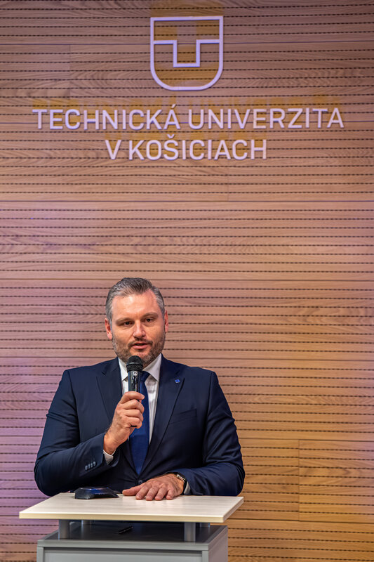 Stretnutie otvoril svojím úvodným príhovorom rektor TUKE prof. Ing. Peter Mésároš, PhD.
