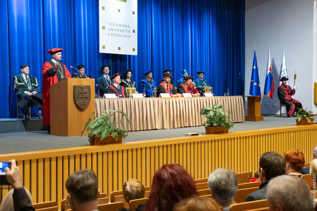 Slávnostná promócia absolventov doktorandského štúdia